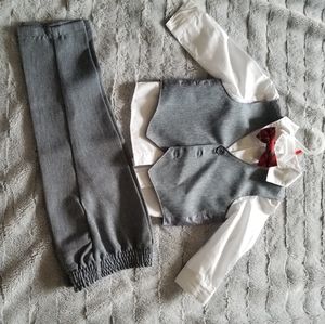 Never worn 2T suit set and bow tie
